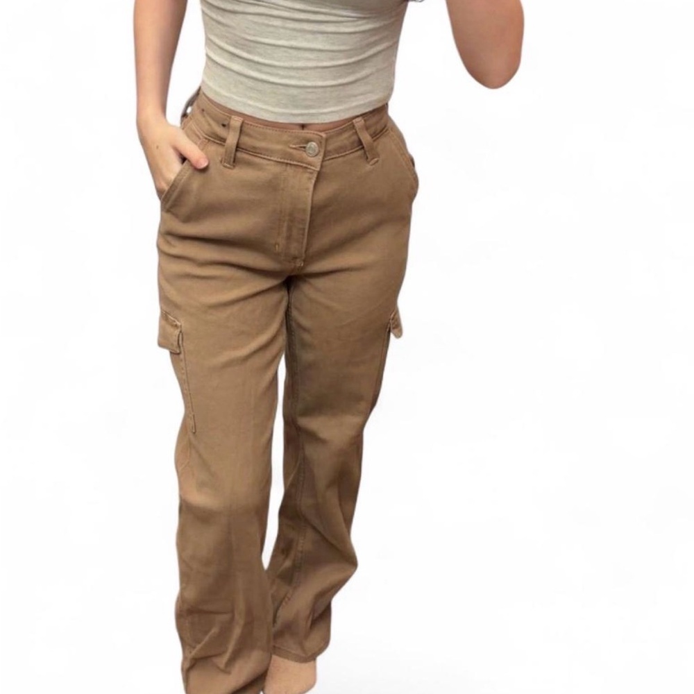 Hollister Ultra High-Rise Dad Jeans in Tan